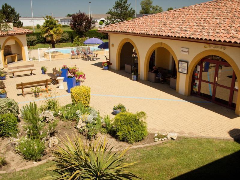 Logis Hotel Restaurant Solenca Ногаро Экстерьер фото